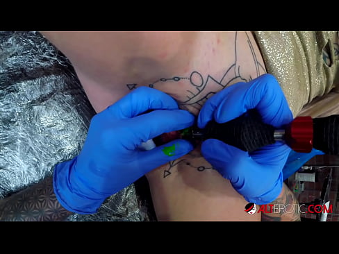 ❤️ Extrem tattooed Hottie Sully Savage krut en Tattoo op hirem Klitoris ️ Super Sex bei eis lb.hentai-id-tv.ru ❌❤